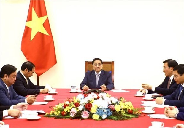 Премьер-министр Фам Минь Тьинь провел телефонныи разговор с премьер-министром Китая Ли Цяном hinh anh 1