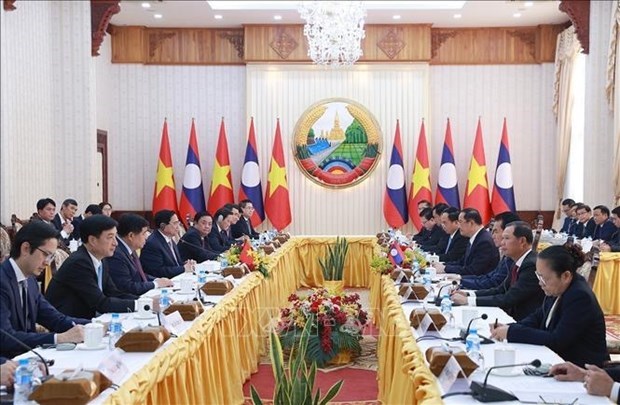 Премьер-министр Фам Минь Тьинь встретился с премьер-министром Лаоса Сонексаем Сипандоне hinh anh 1