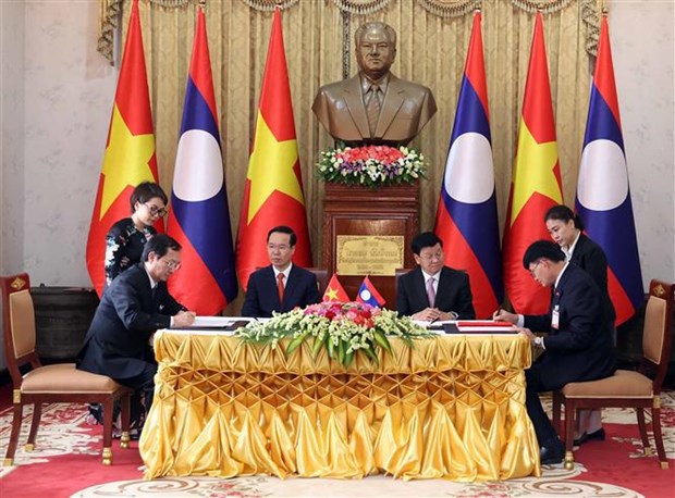 Постоянно укреплять и развивать особые отношения солидарности между Вьетнамом и Лаосом hinh anh 2