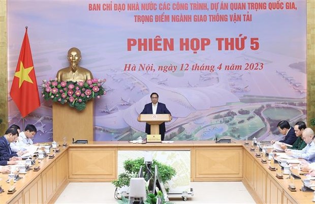 Премьер-министр: поощрять потребление и государственные инвестиции, активизируя экономическую деятельность hinh anh 1