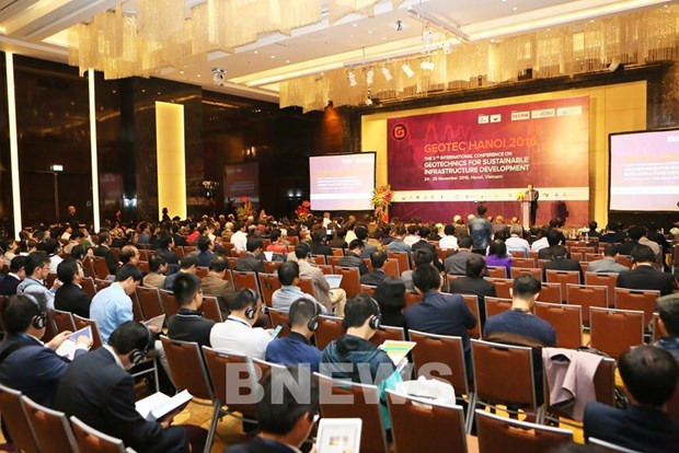 Вьетнам встречает ведущих мировых профессоров геотехническои инженерии hinh anh 1