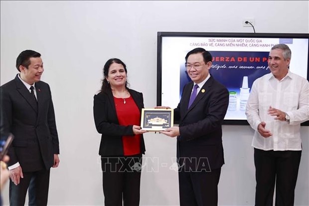 Председатель Национального собрания Вьетнама и Кубы открыли два завода в Зоне особого развития Мариэль hinh anh 4