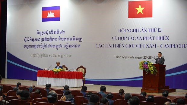 Вьетнам, Камбоджа содеиствуют сотрудничеству между приграничными провинциями hinh anh 1