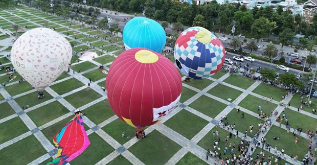 Стартован фестиваль воздушных шаров в прибрежном городе Куиньон hinh anh 2