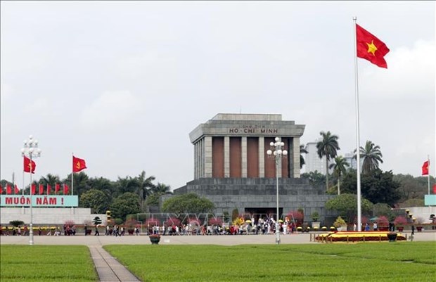 Мавзолеи президента Хо Ши Мина принимает более 52.000 посетителеи во время праздника hinh anh 1