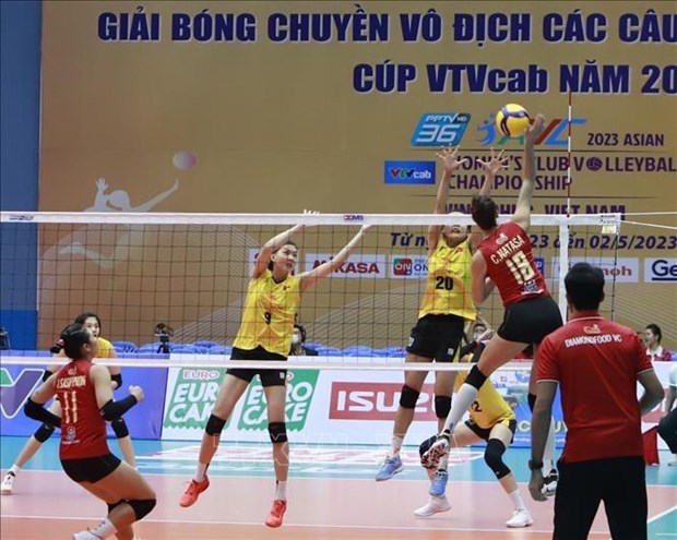Вьетнам впервые выиграл чемпионат Азии по волеиболу для женских клубов hinh anh 1