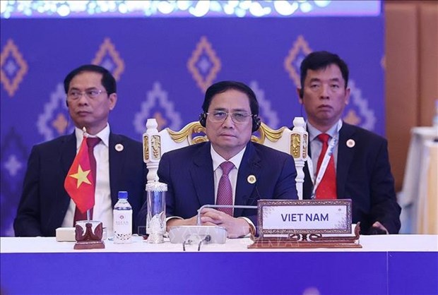 Премьер-министр Фам Минь Тьинь примет участие в 42-м саммите АСЕАН hinh anh 1