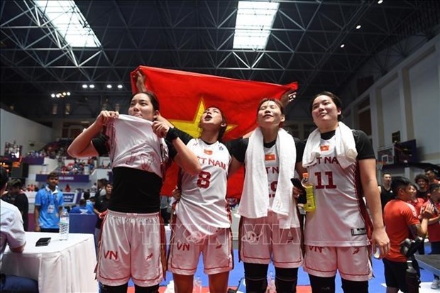 SEA Games 32: Вьетнам завоевал историческую золотую медаль в женском баскетболе hinh anh 2