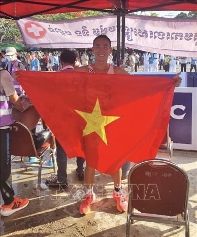 SEA Games 32: Вьетнам завоевал историческую золотую медаль в женском баскетболе hinh anh 3