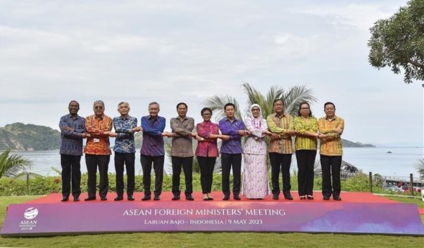 42-и саммит АСЕАН: министры иностранных дел АСЕАН провели подготовительную встречу - Вьетнам подтвердил, что АСЕАН необходимо укреплять солидарность, единство и стратегическую автономию hinh anh 1