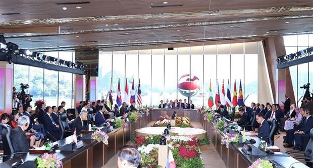 42-и саммит АСЕАН: премьер-министр поднял 3 вопроса, определяющих идентичность, ценности, жизнеспособность и престиж АСЕАН hinh anh 3