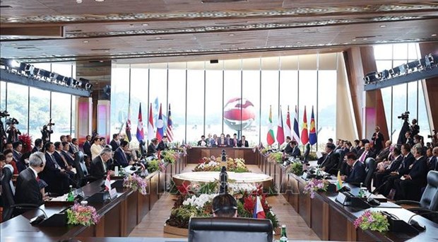42-и саммит АСЕАН: подтверждать важность мира, безопасности и свободы судоходства и полетов в Восточном море hinh anh 1