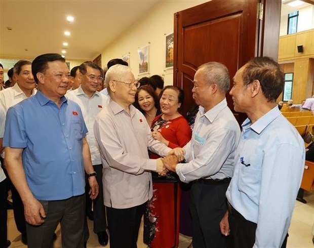 Генсек ЦК КПВ Нгуен Фу Чонг встретился с избирателями в Ханое в преддверии пятои сессии НС hinh anh 1