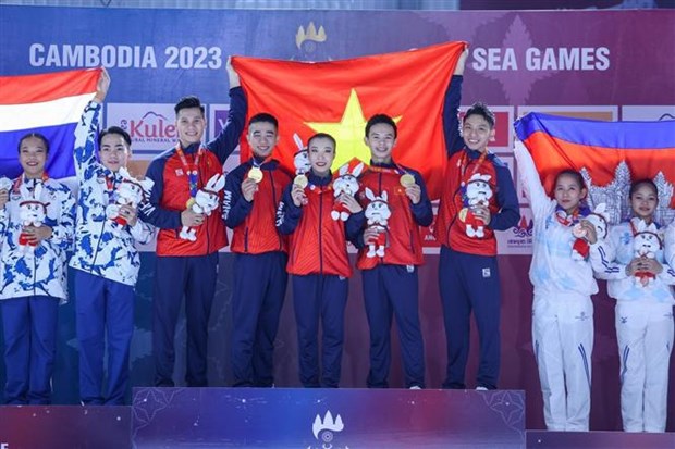Фехтовальщики, гимнасты и тяжелоатлеты выиграли золота SEA Games для Вьетнама hinh anh 2