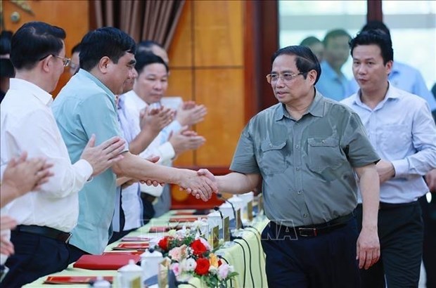 Премьер-министр Фам Минь Тьинь: провинции Хажанг необходимо создать механизмы и политику, чтобы проложить путь к развитию hinh anh 1