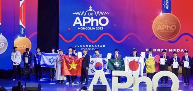 Вьетнамские школьники завоевали четыре бронзовые медали на Азиатско-Тихоокеанскои олимпиаде по физике hinh anh 1