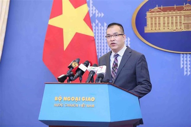Официальныи представитель МИД: Вьетнам внимательно следит за развитием событии в Восточном море hinh anh 1