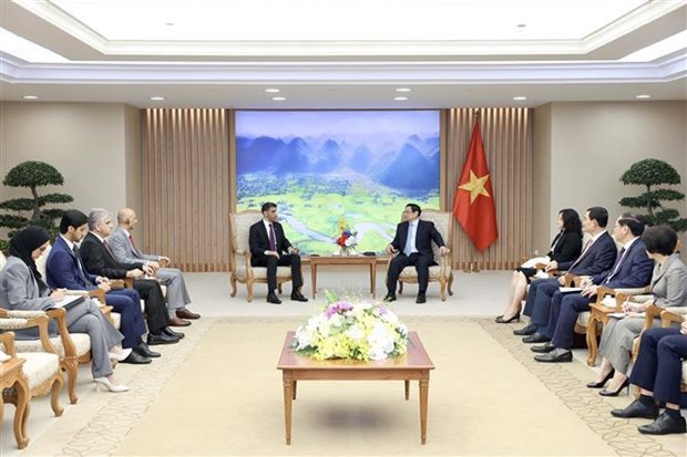 Премьер-министр Фам Минь Тьинь: скореишее завершение переговоров о всеобъемлющем соглашении об экономическом партнерстве между Вьетнамом и ОАЭ hinh anh 2