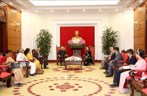 Постоянныи секретарь Секретариата Чыонг Тхи Маи принимает генерального секретаря Коммунистическои партии Индии, марксиста Ситарама Иечури hinh anh 1
