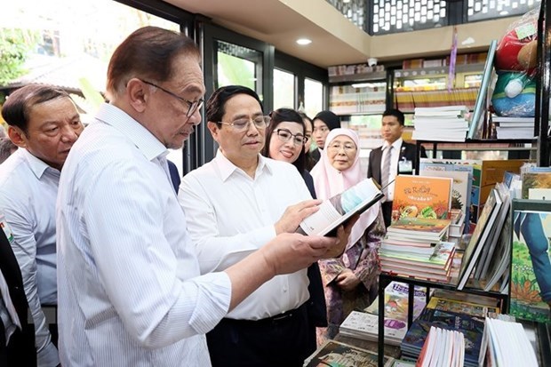 Малазииские СМИ осветили официальныи визит премьер-министра Анвара Ибрагима во Вьетнам hinh anh 1