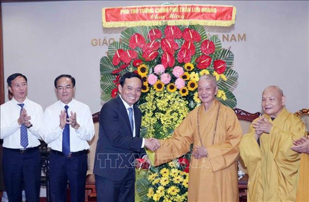 Заместитель премьер-министра Чан Лыу Куанг поздравил буддистов с праздником Ву Лан hinh anh 1