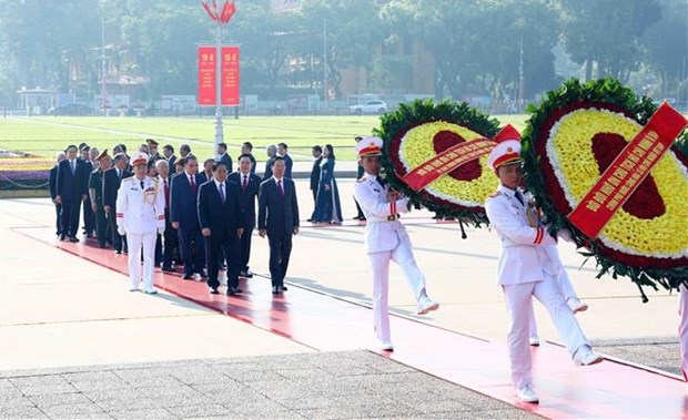 День Независимости 2 сентября: Руководство Партии и государства отдают дань уважения президенту Хо Ши Мину hinh anh 1