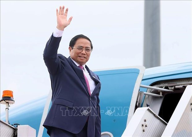 Премьер-министр Фам Минь Тьинь прибыл в Ханои, успешно завершив свою рабочую поездку для участия в CAEXPO и CABIS в Наньнине, Китаи hinh anh 3