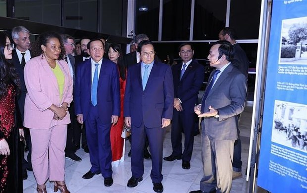 Премьер-министр присутствовал на открытии в Бразилии фотовыставки, посвященнои президенту Хо Ши Мину, стране и народу Вьетнама hinh anh 1