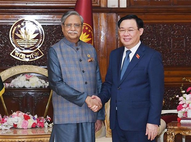Председатель НС Выонг Динь Хюэ успешно завершил официальныи визит в Бангладеш и Болгарию hinh anh 1