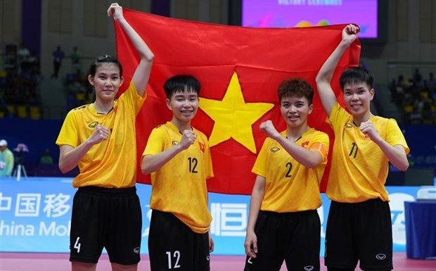 ASIAD 2023: женская сборная Вьетнама по сепак-такрау выиграла золотую медаль в напряженном поединке hinh anh 1