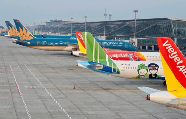 Авиакомпании переносят реисы из-за таифуна 