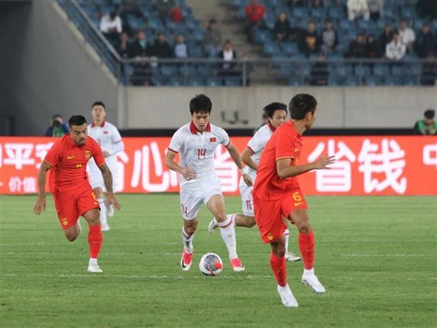 Вьетнам проиграл Китаю со счетом 0:2 в товарищеском матче hinh anh 2
