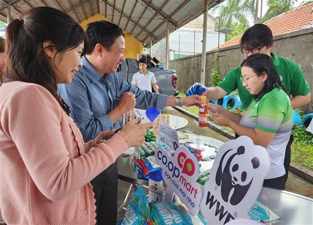 Применение технологии в сборе и сортировке мусора в городе Хюэ hinh anh 1