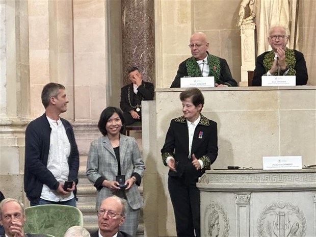 Два ученого Вьетнама получили награды Французскои академии hinh anh 1