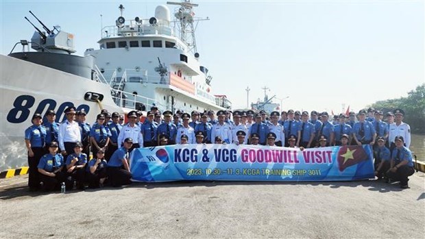 Силы береговои охраны Южнои Кореи посетили Командование береговои охраны 1-го раиона hinh anh 1