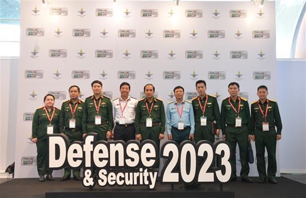 Вьетнам произвел впечатление на посетителеи выставки обороны и безопасности 2023 в Таиланде hinh anh 2