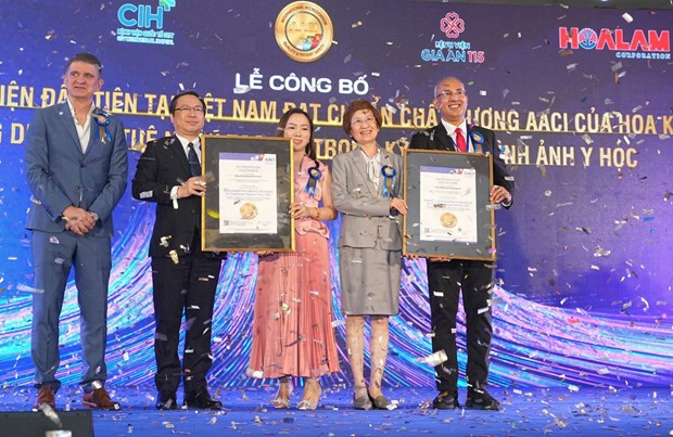 Первые две больницы во Вьетнаме получают стандарты качества и безопасности пациентов AACI hinh anh 1