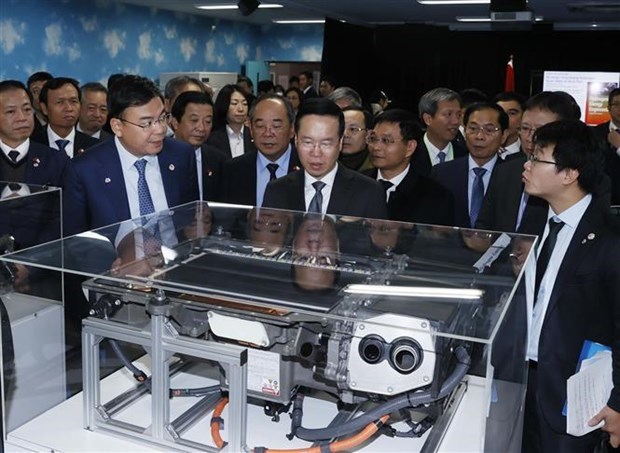 Президент Во Ван Тхыонг посетил Университет Кюсю (Япония) hinh anh 2