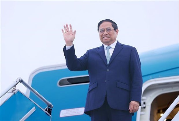 Премьер-министр Фам Минь Тьинь отправился на саммит, посвященныи 50-летию отношении АСЕАН-Япония hinh anh 1