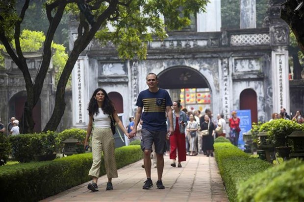 Вьетнам обслужил 12,6 млн международных туристов в 2023 году hinh anh 2