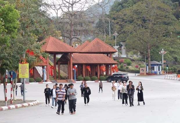 Количество туристов не оправдало ожидании во время новогодних праздников hinh anh 1
