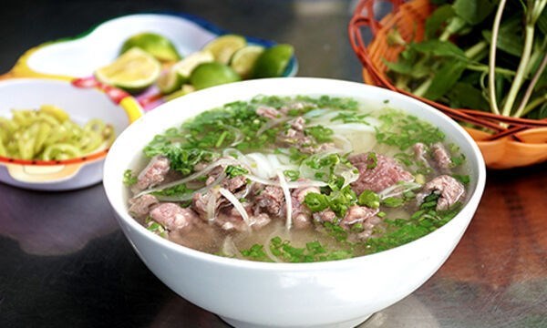 Вьетнамскии суп Фо бо вошел в число 20 лучших супов мира по версии CNN hinh anh 1