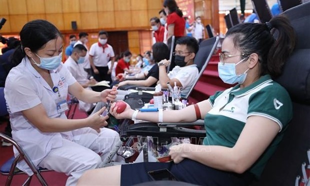 Добровольное донорство крови - 30 лет значительного развития hinh anh 1