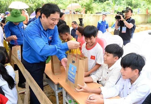 Заместитель премьер-министра просит обеспечить позитивные изменения в делах, связанных с детьми, в 2024 году hinh anh 1