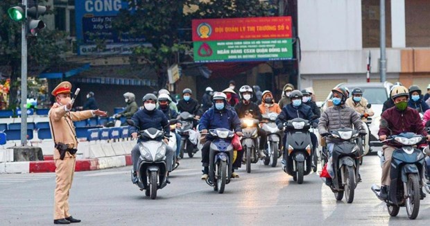 Премьер-министр призывает к решительным деиствиям по обеспечению безопасности дорожного движения во время Tэt hinh anh 1