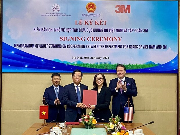 DRVN сотрудничает с американскои корпорациеи для повышения безопасности дорожного движения во Вьетнаме hinh anh 1