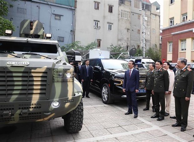 Президент государства просит гвардию и мобильные полицеиские силы поддерживать боевую готовность hinh anh 2