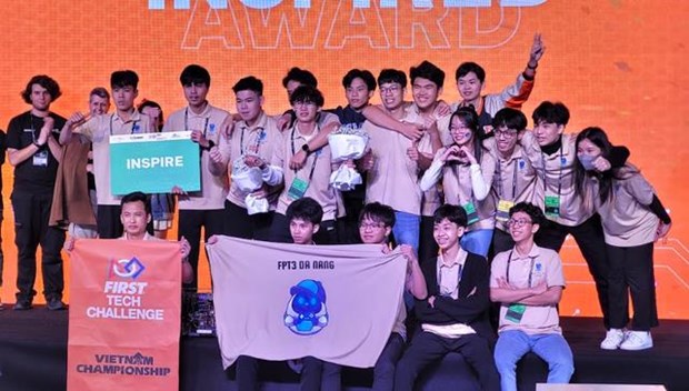 Школьники из Дананга выступят на мировом чемпионате по робототехнике FIRST hinh anh 1