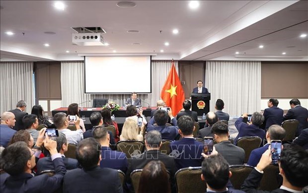Премьер-министр Фам Минь Тьинь встретился с представителями вьетнамскои общины в Австралии hinh anh 2