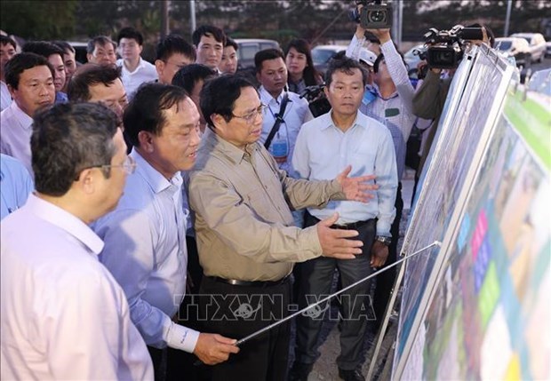 Премьер-министр проинспектировал ряд ключевых проектов в провинции Тьенжанг hinh anh 1